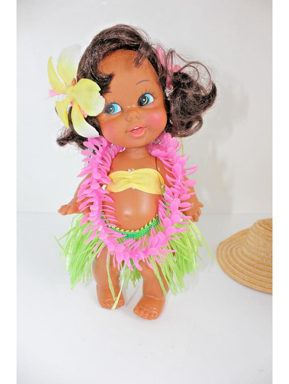 Vintage MOMI Pearl Hawaiian Doll 9" Grass Skirt And Straw Hat 1980s